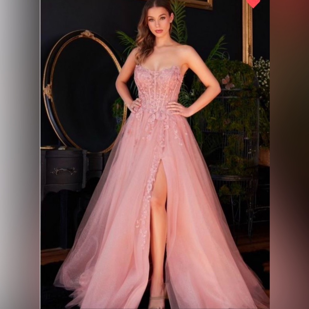 Beautiful Formal Gown/Prom Dress size 6